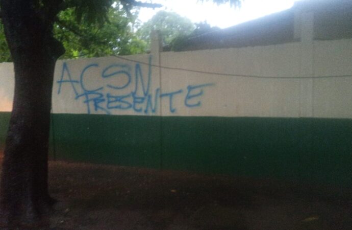 Nuevos graffitis aparecen en paredes del Colegio Nacional Loperena, sede Garupal