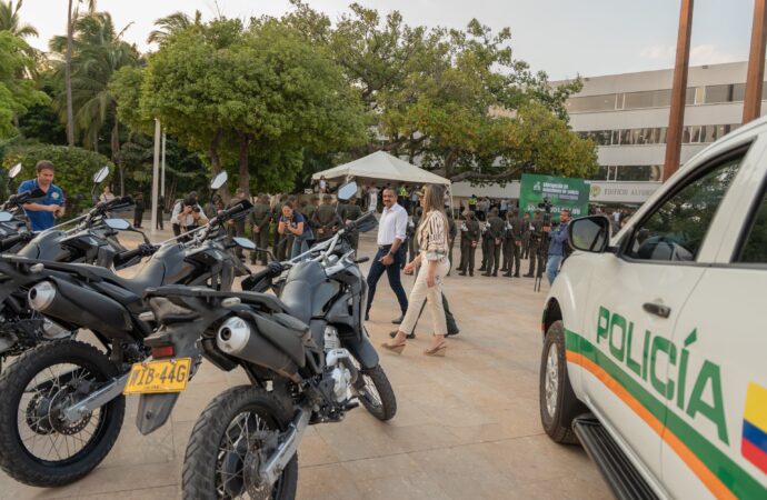 Gobernación del Cesar entrega nuevo parque automotor a la Policía