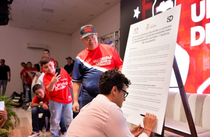 Con firma de pacto para fortalecimiento cultural y musical del vallenato inició el Festival Silvestrista